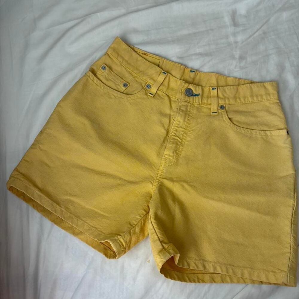 Vintage levis summer yellow shorts